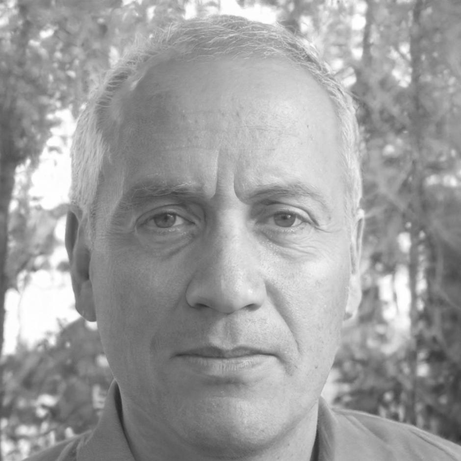 Technical support specialist Caelan Whitmore assisting students with platform setup