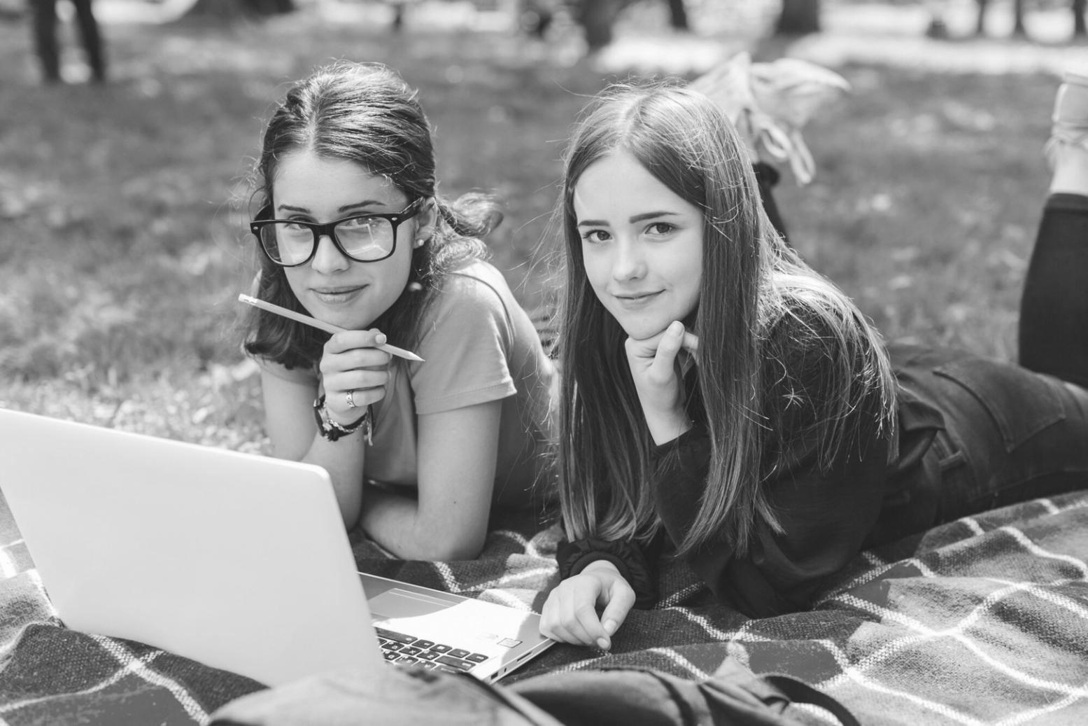 Interactive trading psychology workshop session with participants engaged in practical exercises